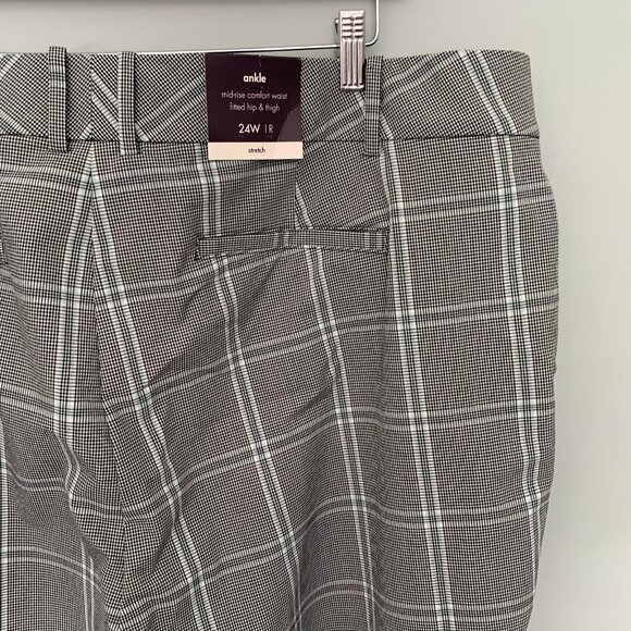 NEW Ava & Viv black white plaid print mid-rise comfort waist stretch ankle pants - Picture 7 of 12